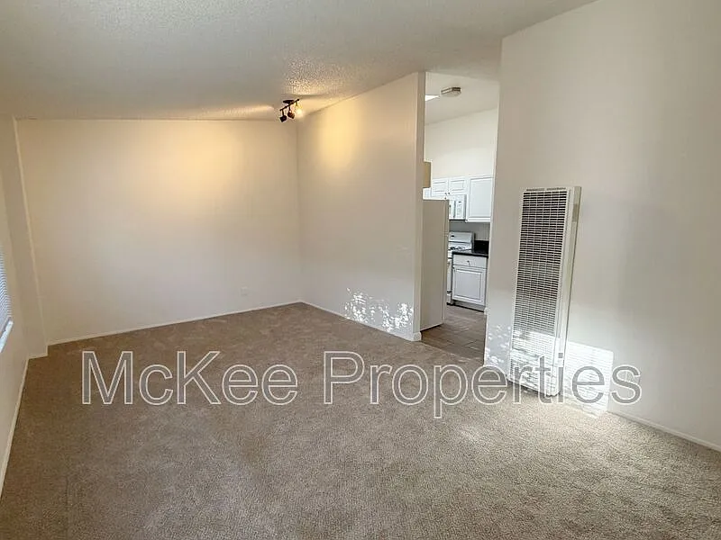 2 bed, 1.0 bath, 626 sqft, $2,350 — Photo 2