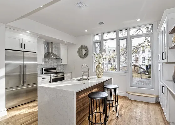 Sold by R New York | media 5