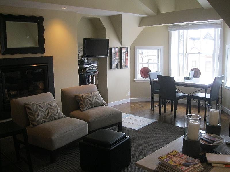 2nd image of 252 Newbury St #125C