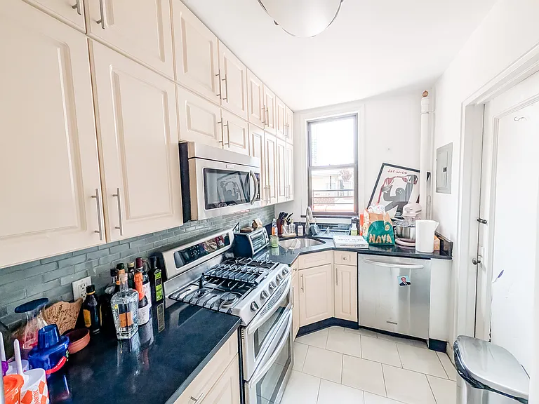 225 W 71st St #PH — Photo 5