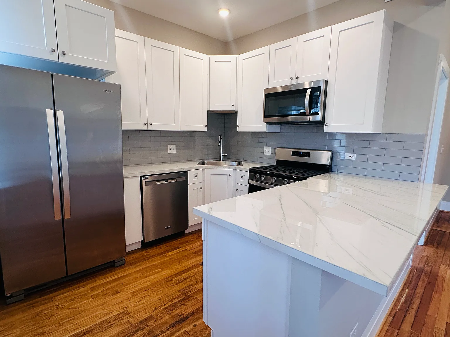 3 bed, 1300 sqft, $2,295 — Photo 2