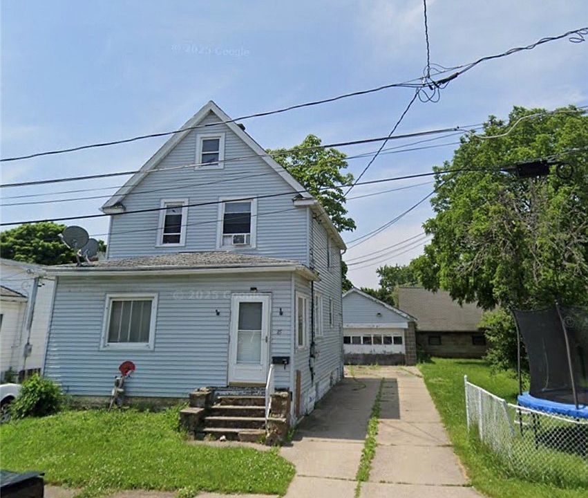 1st image of 15 Monroe St