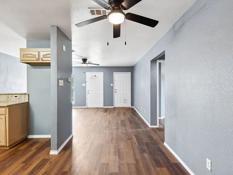 1502 Sharron Ct — Photo 14