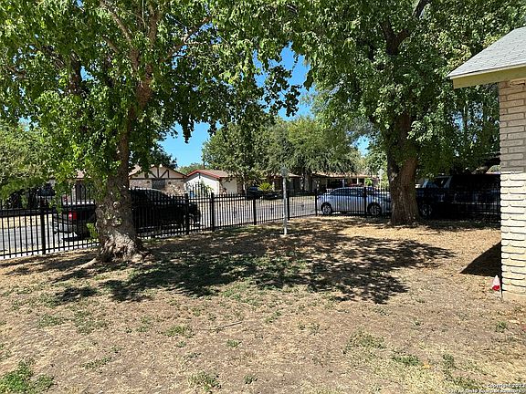 3rd image of 7118 HICKORY GROVE DR