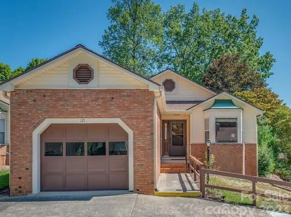 121 Exeter Ct, Hendersonville, NC 28791