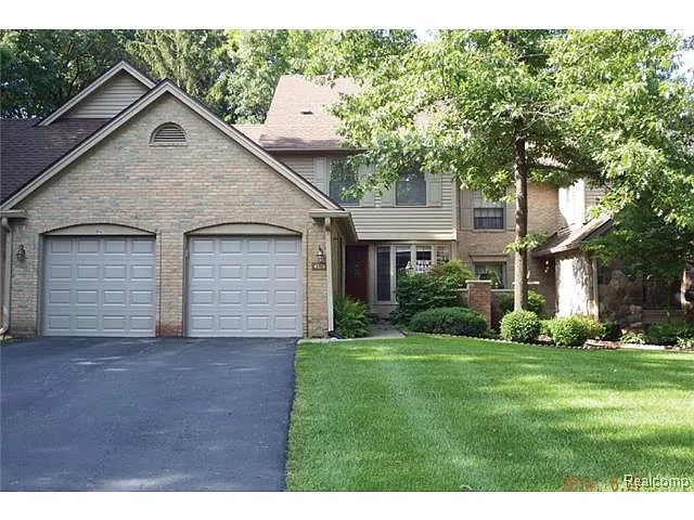 4576 Golf View Dr photo 1