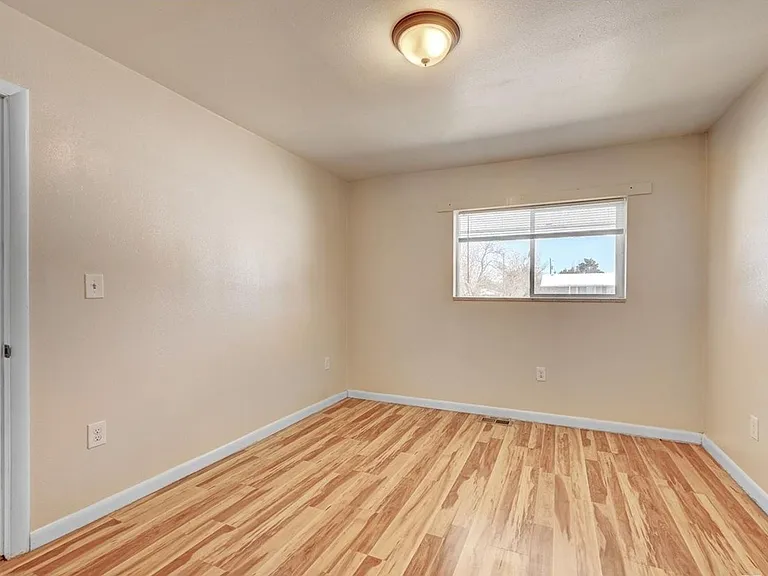 87 Newland Ct — Photo 5