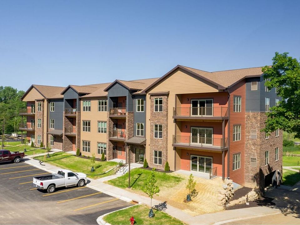 1st image of 4703 Terminal Dr #204