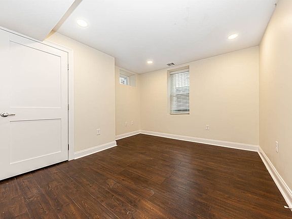 2nd image of 28 Albion St Floor 2