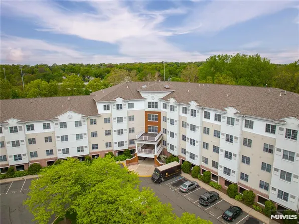 189 Forest Ave #411, Paramus, NJ 07652