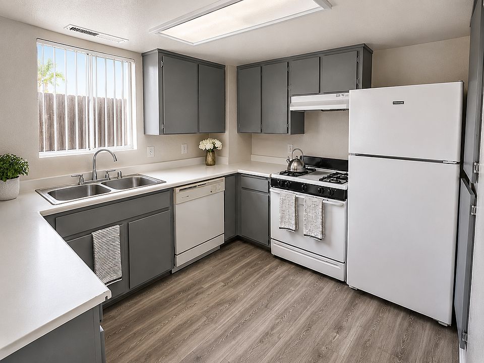1st image of 2155 Yosemite Pkwy #32