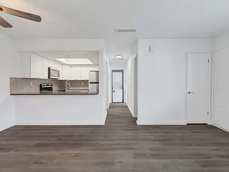 The Harrison Apartments — Photo 20