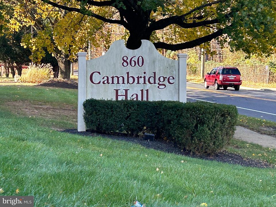 1st image of 860 Lower Ferry Rd APT 6M
