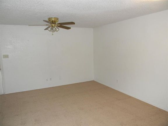 3rd image of 2043 Minnie Dr