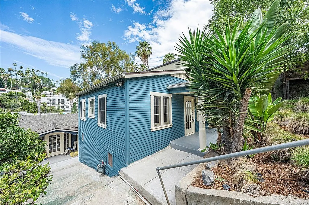 2 bed, 611 sqft, $3,700 — Photo 4
