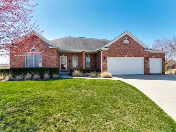 2008 Ebo Ln, Bloomington, IL 61704
