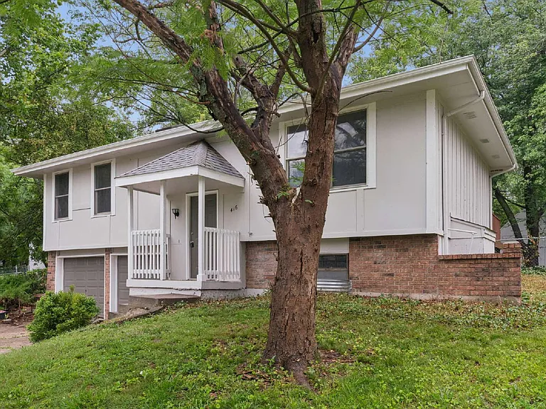 416 SE Claremont St — Photo 1