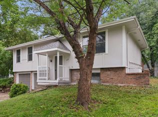 416 SE Claremont St, Lees Summit, MO 64063