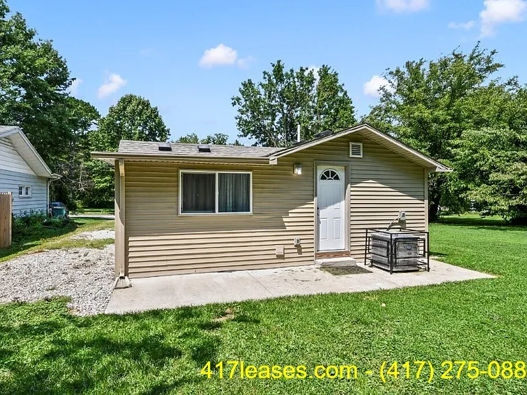 2518 N Weller Ave — Photo 23
