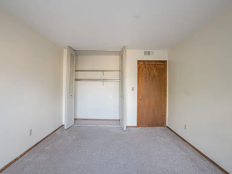3055 N Oakland Ave — Photo 26