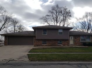 201 Briar Ln, Morris, IL 60450