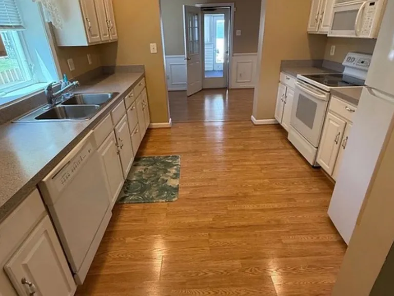520 Taggart St — Photo 11