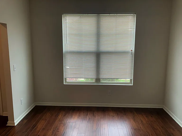 517 Tulip Ln — Photo 4