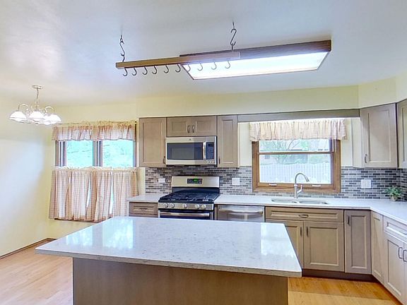 5th image of 1249 W Bedford Dr