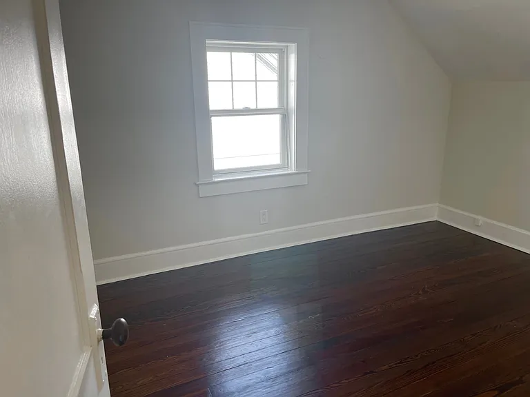 227-229 S Ridge St — Photo 9
