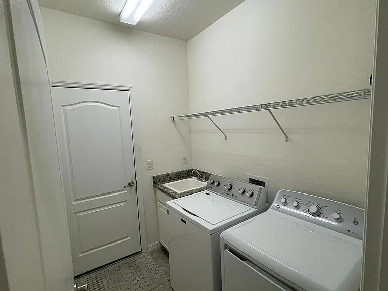 9353 Glenforest Dr — Photo 19