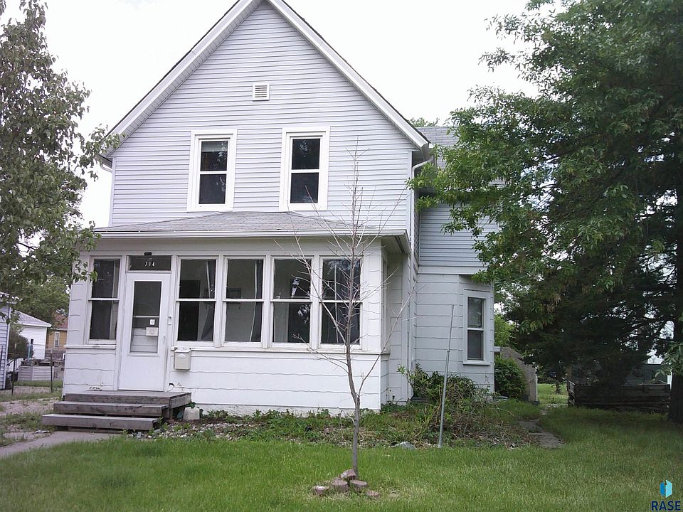 1st image of 714 3rd Ave SW