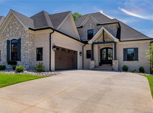 6332 Cliff Dr, Jeffersonville, IN 47130