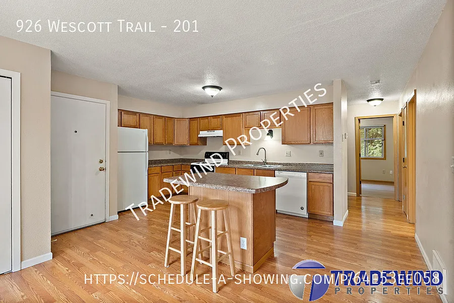 Wonderful 3 Bed 2 Bath Condo — Photo 4