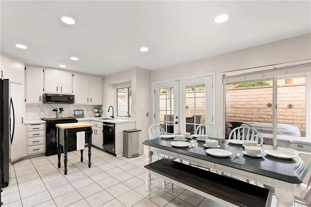 3 bed, 1418 sqft, $3,600 — Photo 4
