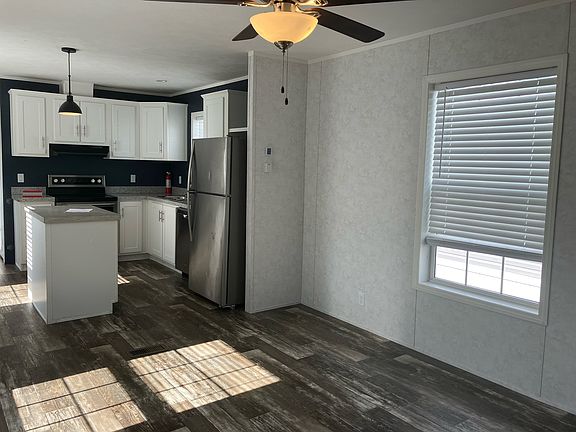 3rd image of 849 Henderson Ave #37