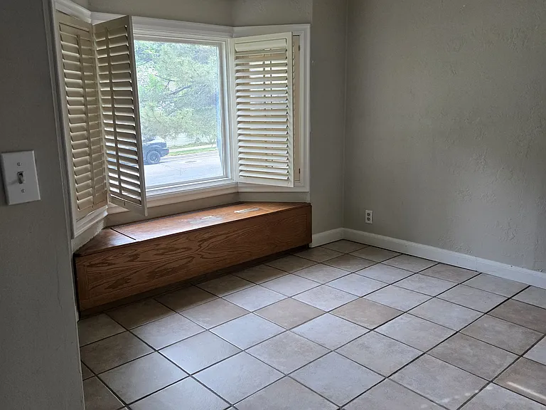 2564 E Wren Rd — Photo 4