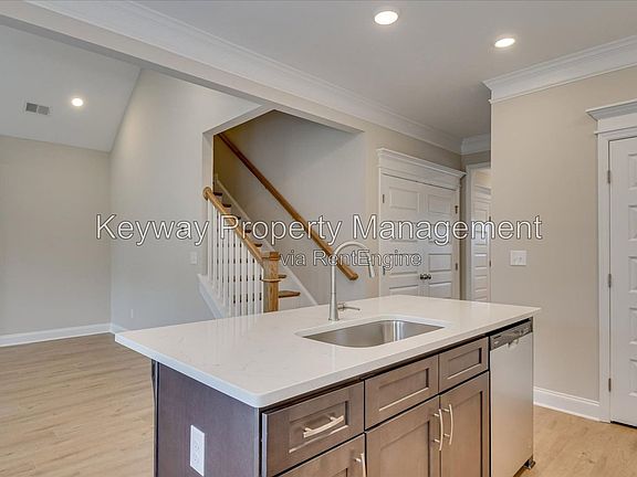 4th image of 3199 Venetian Dr