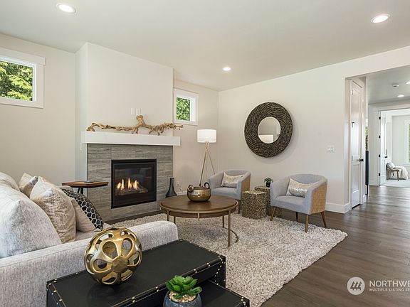 5th image of 18597 Sawgrass Drive NE
