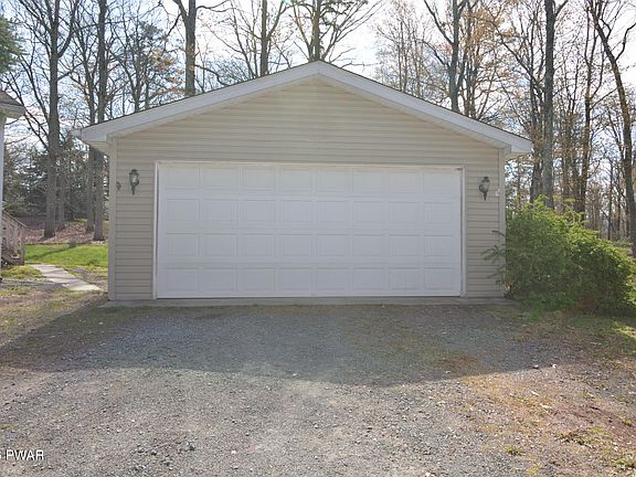 3rd image of 104 Yellow Pine Ct