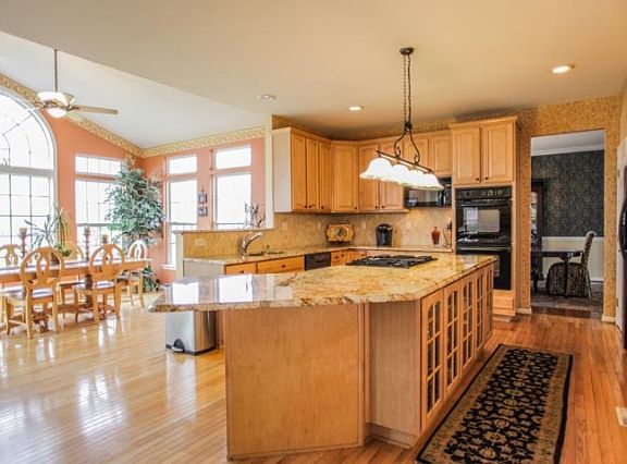 5th image of 42 Fawn Hollow Ln