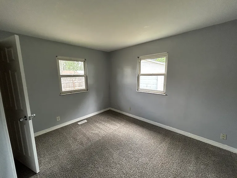 2524 Hawthorne Ave — Photo 7