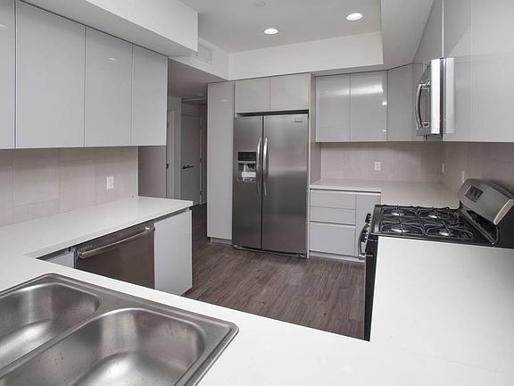 4th image of 2028 S Bentley Ave APT 301