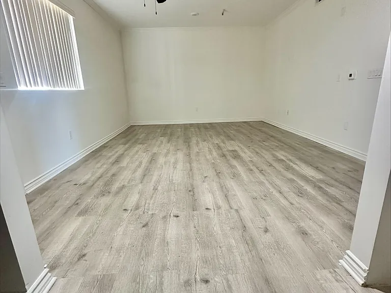 14653 Nordhoff St #404 — Photo 3