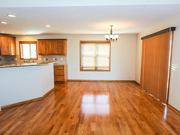5th image of 7415 Hidden Valley Dr