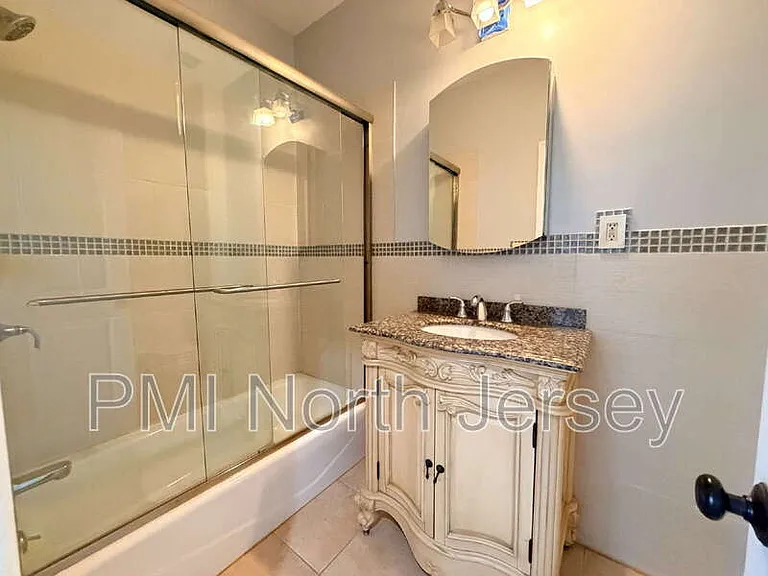 227 Washington Ave — Photo 28