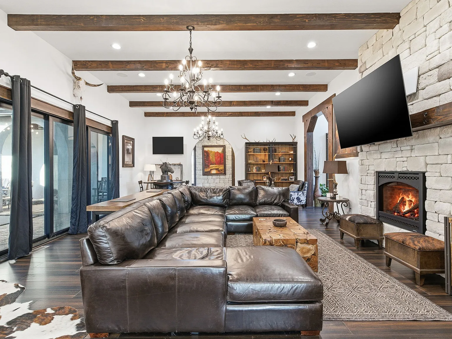 3 bed, 3.5 bath, 3170 sqft, $10,000 — Photo 3