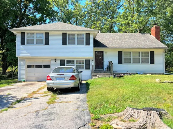 8830 Newton St, Overland Park, KS 66212