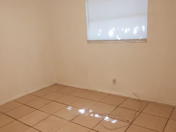 5th image of 3831 SW 12th Pl APT 3