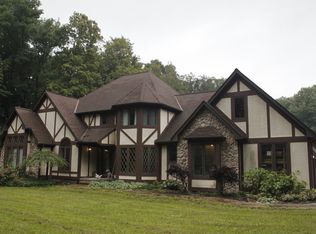 17765 Haskins Rd, Chagrin Falls, OH 44023