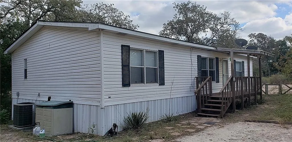 3 bed, 1796 sqft, $1,995 — Photo 1